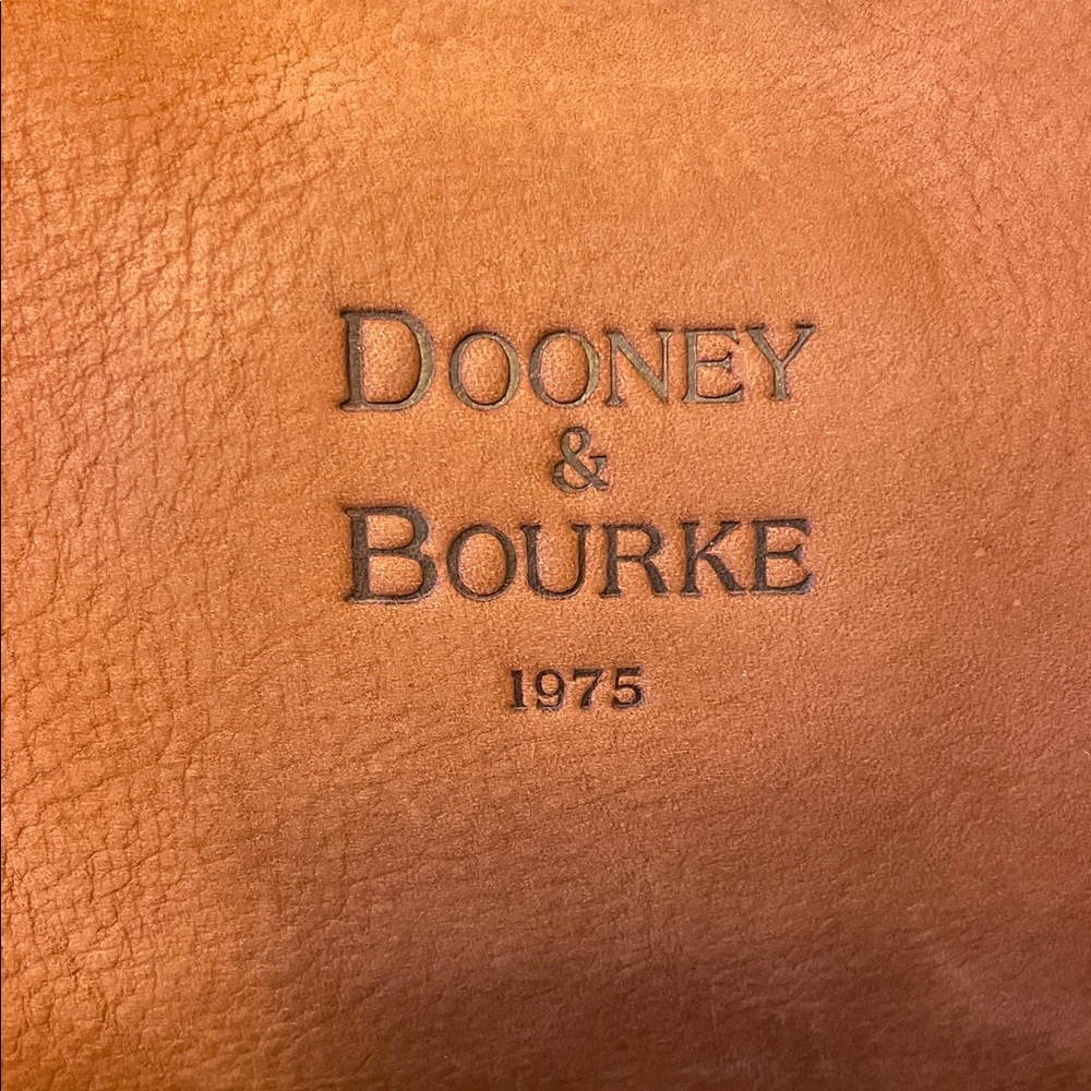 Dooney & Bourke Vintage 1975 Tan and Brown Leather Shoulder Bag - Picture 2 of 7